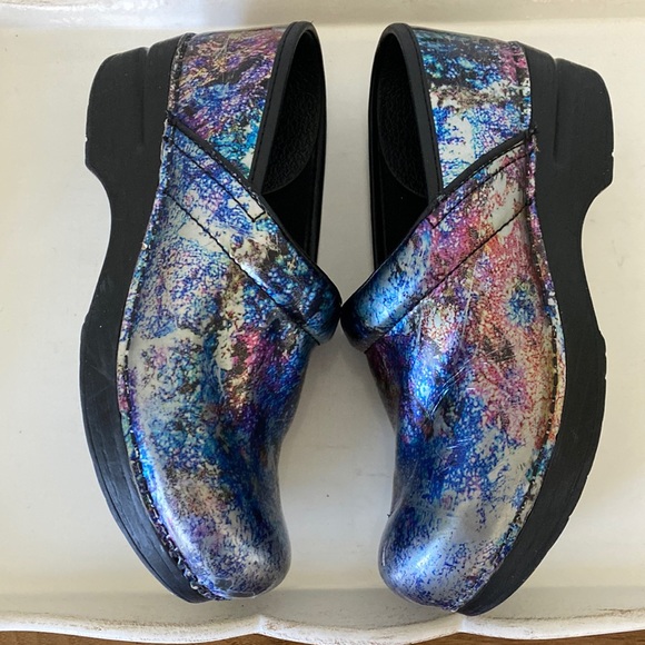 Danksko Women’s Professional Comfort Support Clogs Metallic Patent. US 7.5-8 - Picture 7 of 12